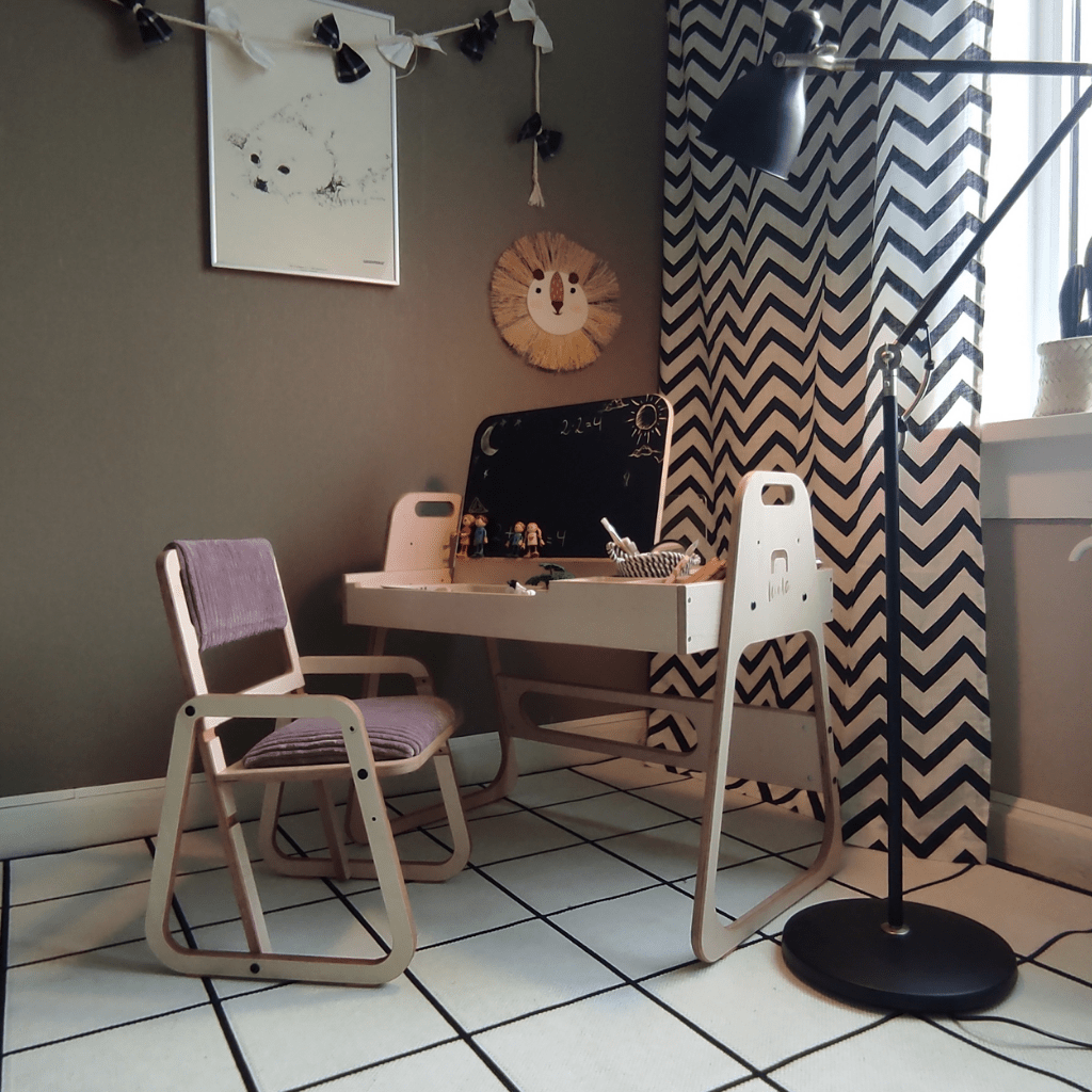 Ensemble Bureau & Chaise Évolutif "Julle" – Set Créatif & Sensoriel (2 - 10 ans) - Rose Framboise en | Decoração Tinitto – Fabrication européenne