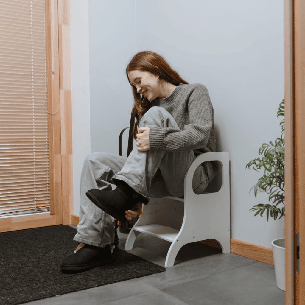 Taburete con escalón escalable para niños MIIMO® en BurlyWood | Motricidade Tinitto – Fabricación europea