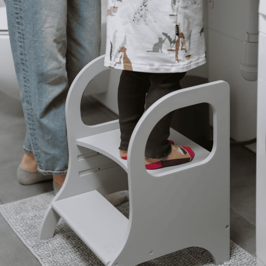 Taburete con escalón escalable para niños MIIMO® en BurlyWood | Motricidade Tinitto – Fabricación europea