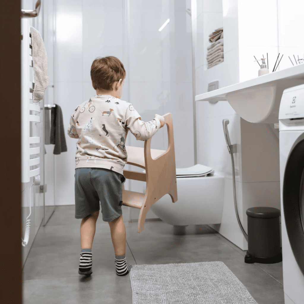 Taburete con escalón escalable para niños MIIMO® en BurlyWood | Motricidade Tinitto – Fabricación europea