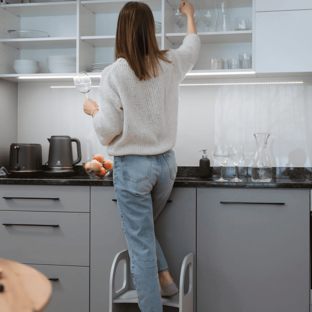 Taburete con escalón escalable para niños MIIMO® en BurlyWood | Motricidade Tinitto – Fabricación europea