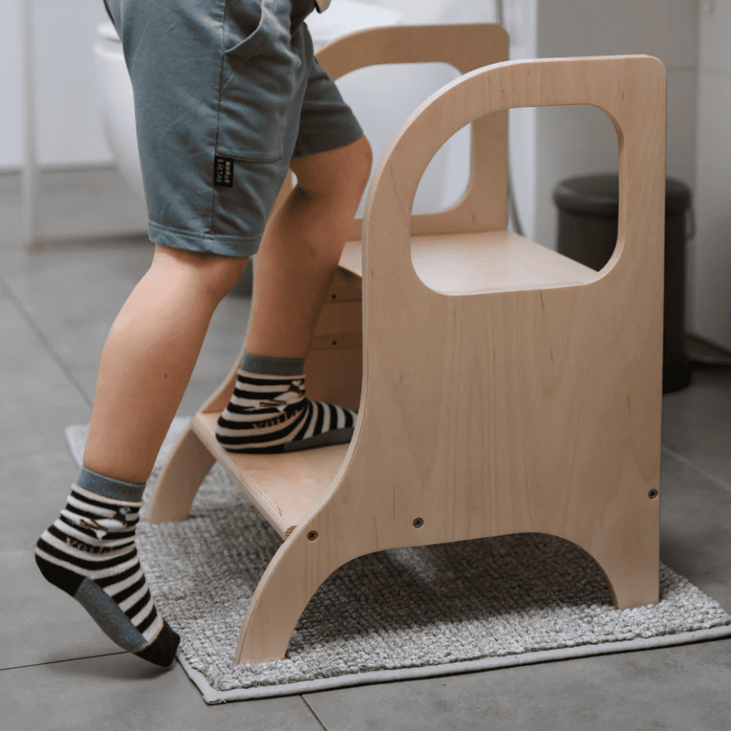 Taburete con escalón escalable para niños MIIMO® en BurlyWood | Motricidade Tinitto – Fabricación europea