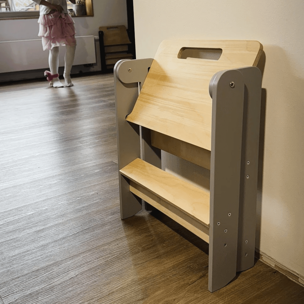 Taburete infantil pequeño de madera en color blanco | Motricidade Tinitto – Fabricación europea