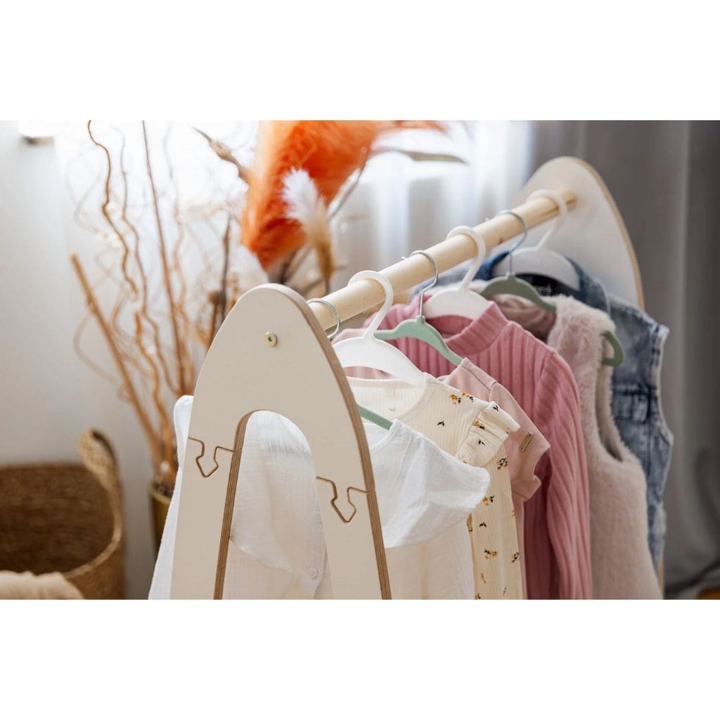 Design de Rack para Roupas Infantis em Madeira Natural | móveis Tinitto – Fabricação europeia