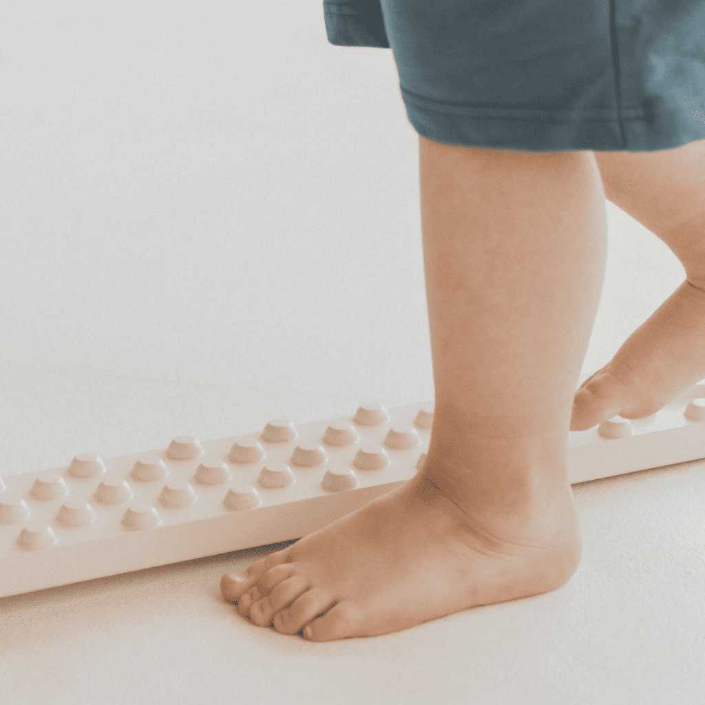 Trave de equilíbrio dupla face com pontas TipiToo® Solo em Madeira Natural | Motricidade Tinitto – Fabricação europeia