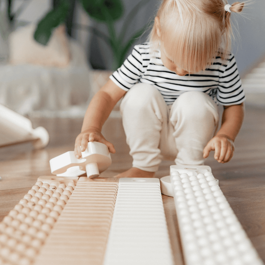 Trave de equilíbrio única dupla face com pontas Solo TipiToo® em branco | Motricidade Tinitto – Fabricação europeia