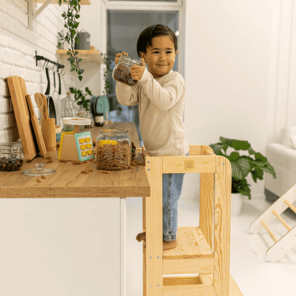 Tower Kitchen Helper for Kids in BurlyWood | Motricidade Tinitto – European manufacturing