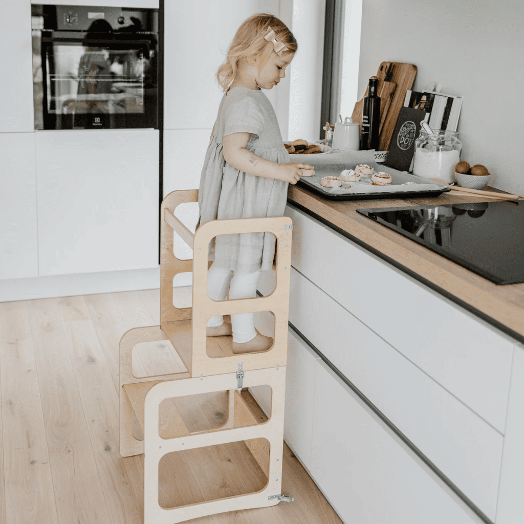 Torre de cozinha 2 em 1 / Mesa e cadeira em Lacado | Motricidade Tinitto – Fabricação europeia