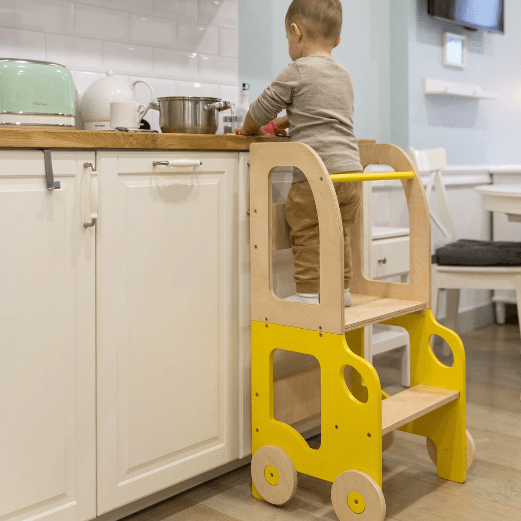 Tour d'Observation Convertible "Little Car" – Bureau & Marchepied 2 - en - 1 en Blanc/Bois | Motricidade Tinitto – Fabrication européenne