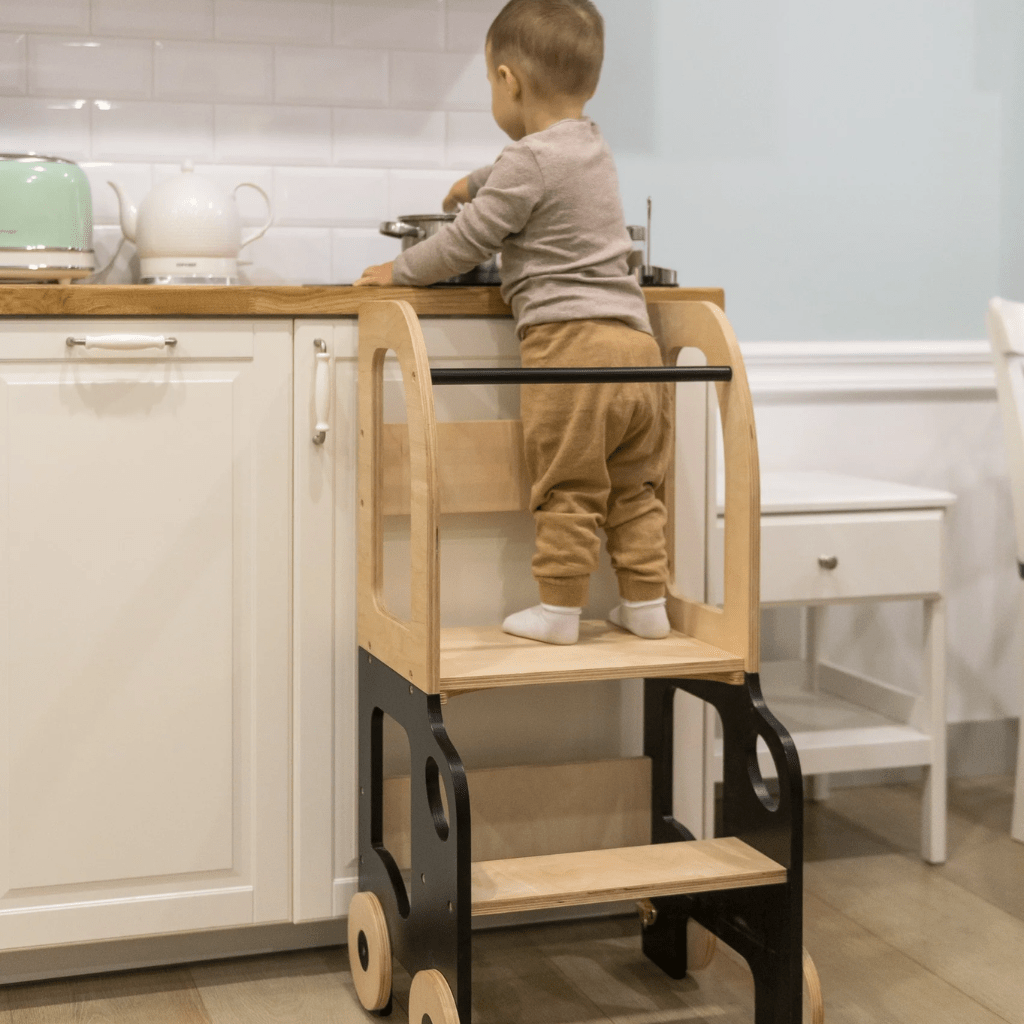 Tour d'Observation Convertible "Little Car" – Bureau & Marchepied 2 - en - 1 en Blanc/Bois | Motricidade Tinitto – Fabrication européenne