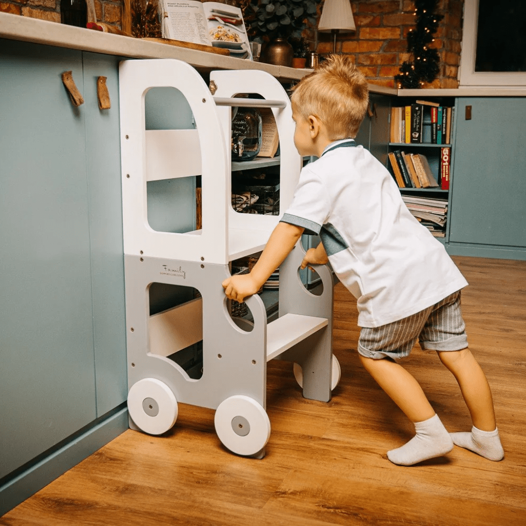 Tour d'Observation Convertible "Little Car" – Bureau & Marchepied 2 - en - 1 en Blanc/Bois | Motricidade Tinitto – Fabrication européenne