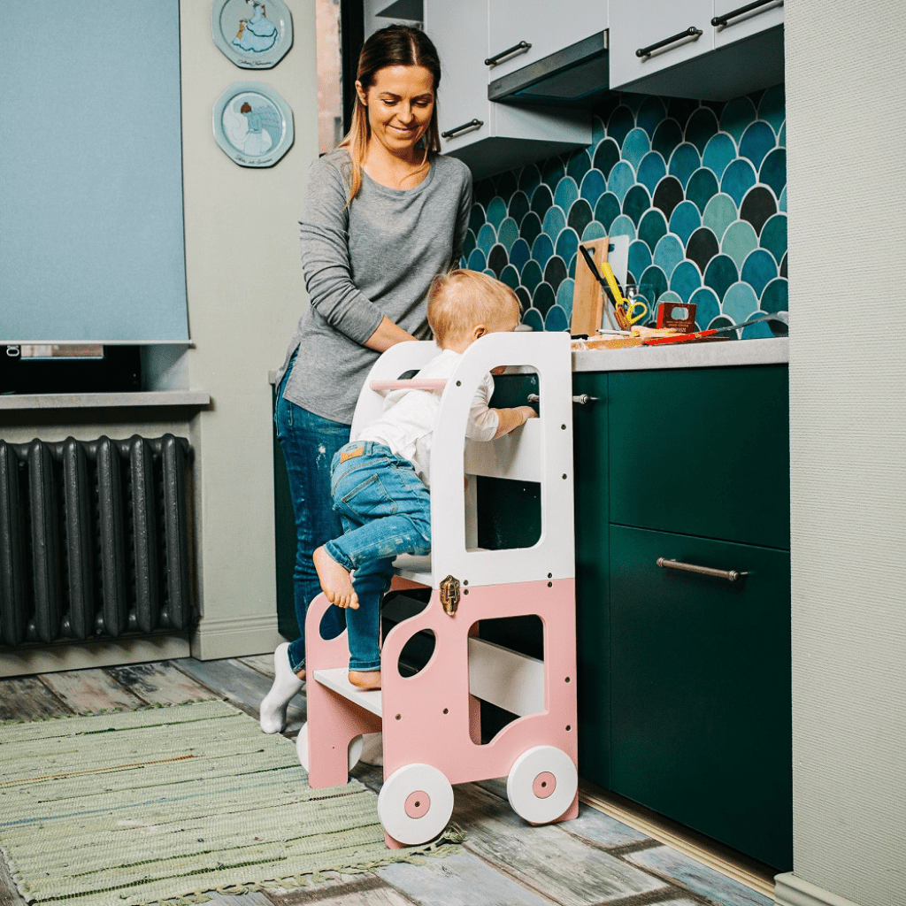 Tour d'Observation Convertible "Little Car" – Bureau & Marchepied 2 - en - 1 en Blanc/Pink | Motricidade Tinitto – Fabrication européenne