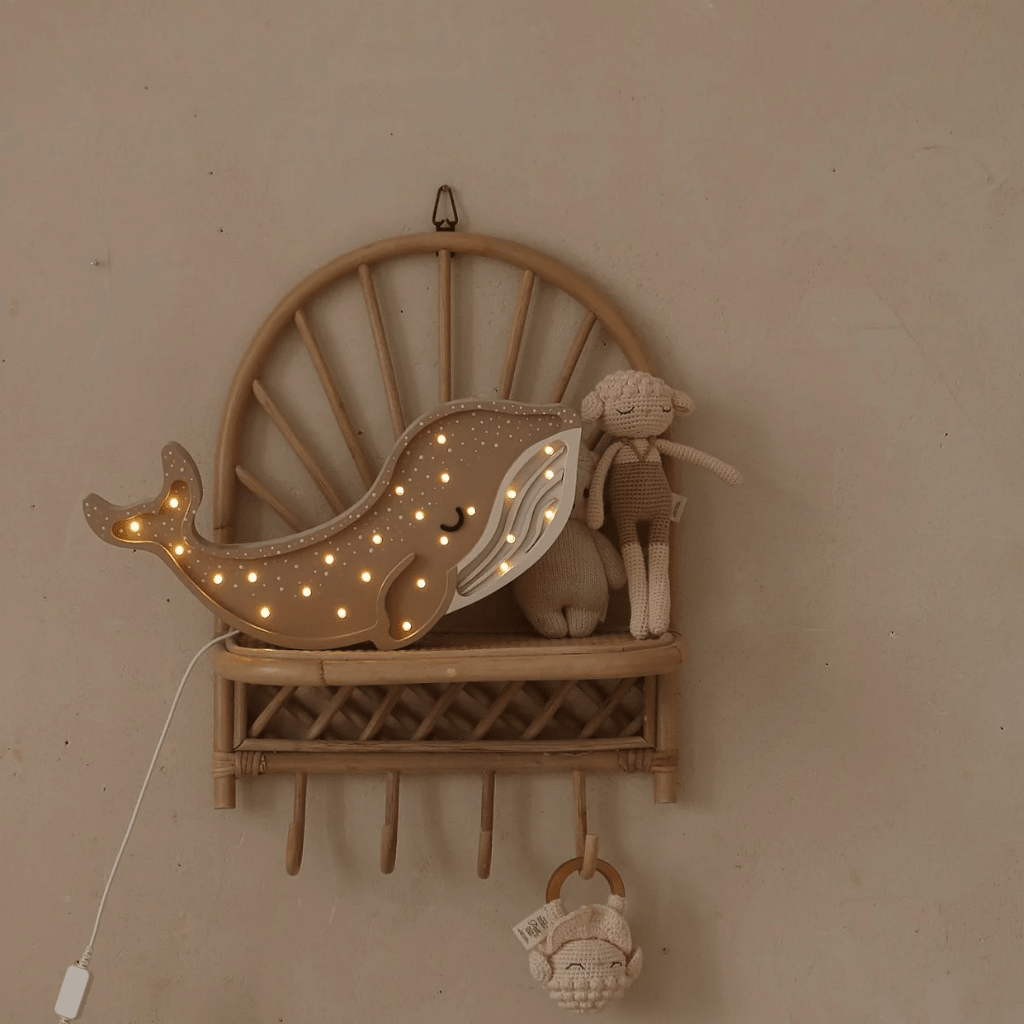 Veilleuse Baleine en Bois de Pin en Brun | Decoração Tinitto – Fabrication européenne