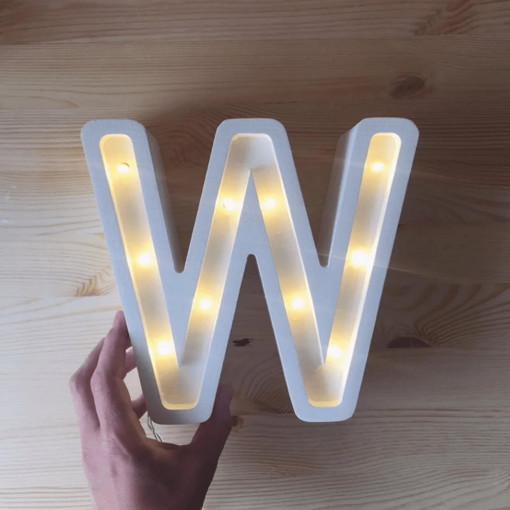 Veilleuse Lettre "W" en Bois de Pin en L | Decoração Tinitto – Fabrication européenne