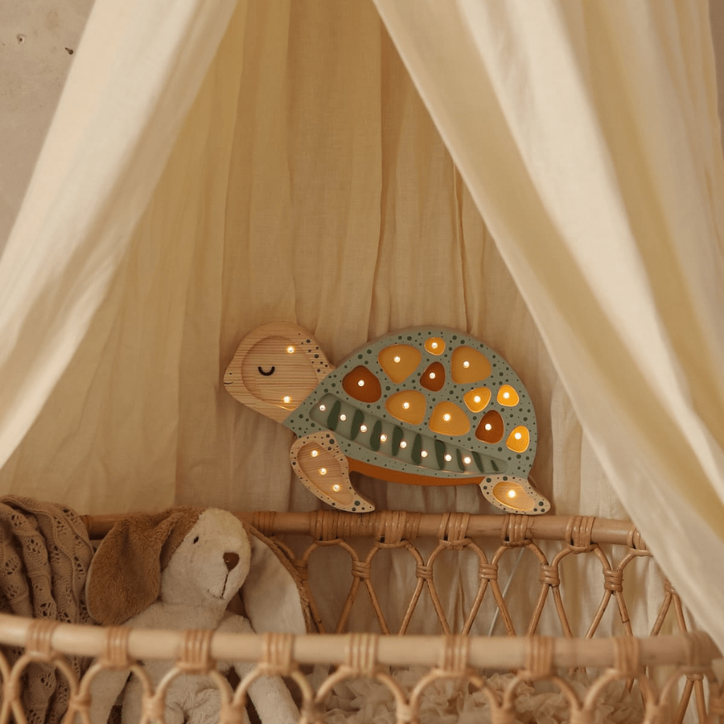 Veilleuse Tortue en Bois de Pin en Ocean | Conforto Tinitto – Fabrication européenne