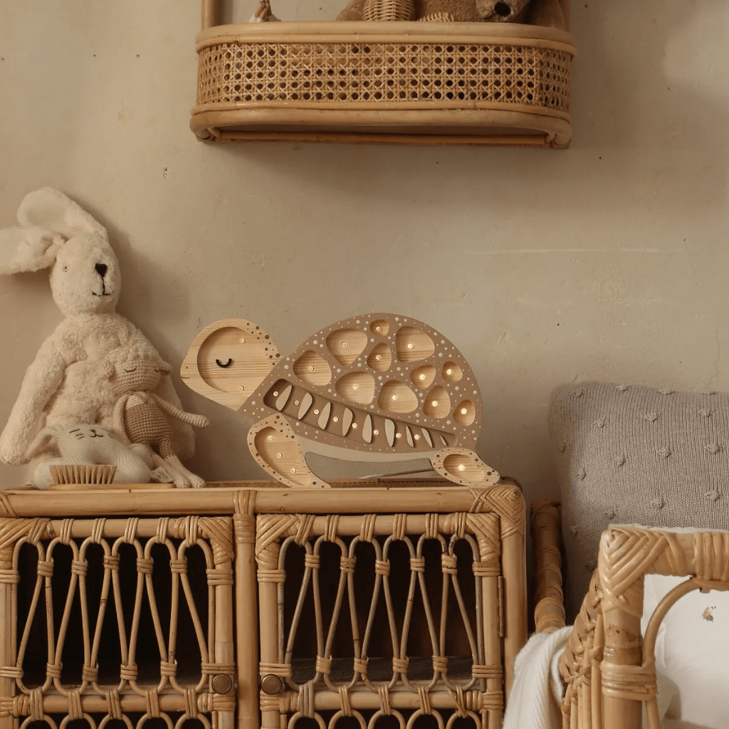 Veilleuse Tortue en Bois de Pin en Ocean | Conforto Tinitto – Fabrication européenne