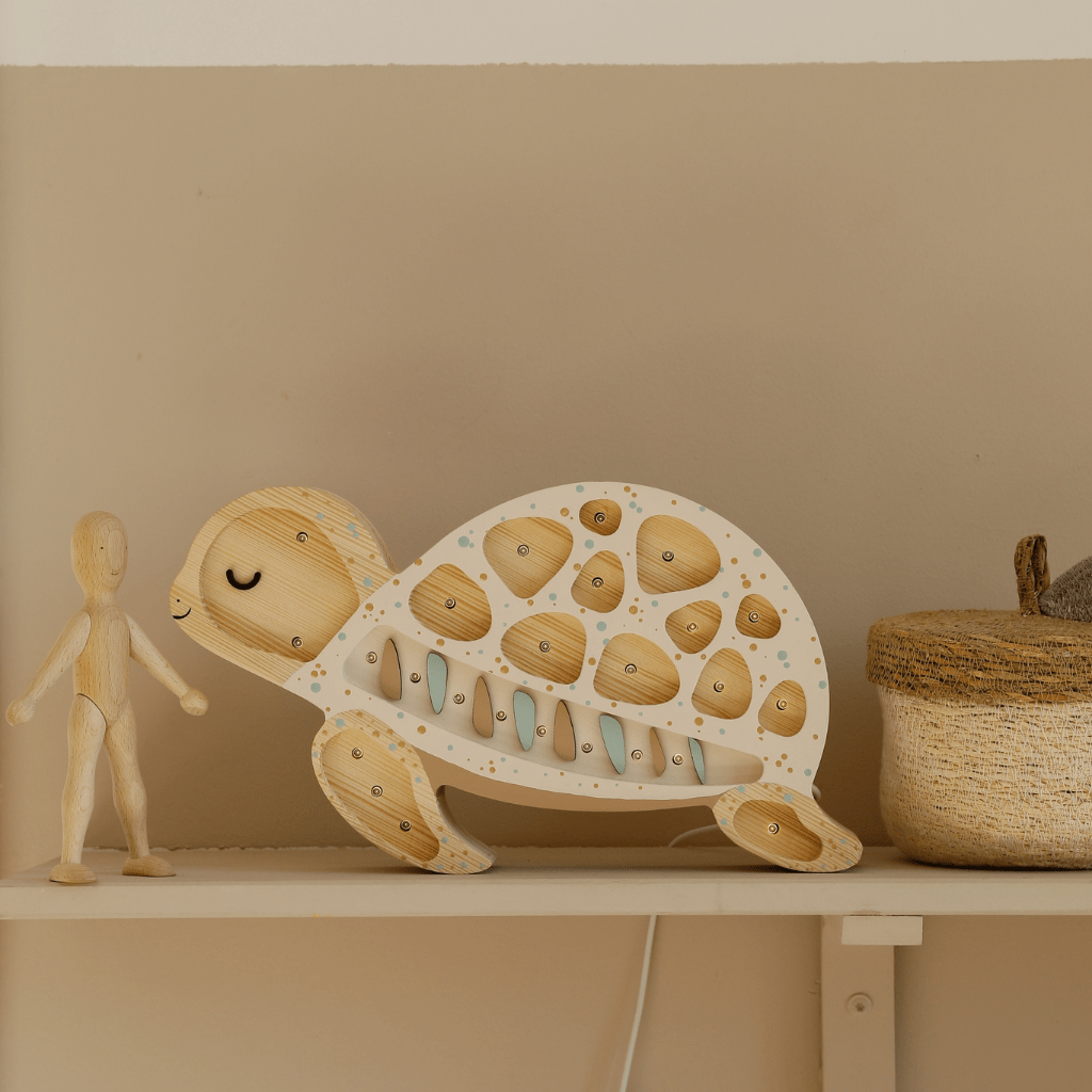 Veilleuse Tortue en Bois de Pin en Ocean | Conforto Tinitto – Fabrication européenne