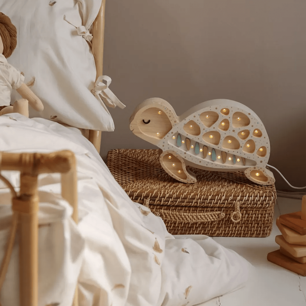 Veilleuse Tortue en Bois de Pin en Ocean | Conforto Tinitto – Fabrication européenne