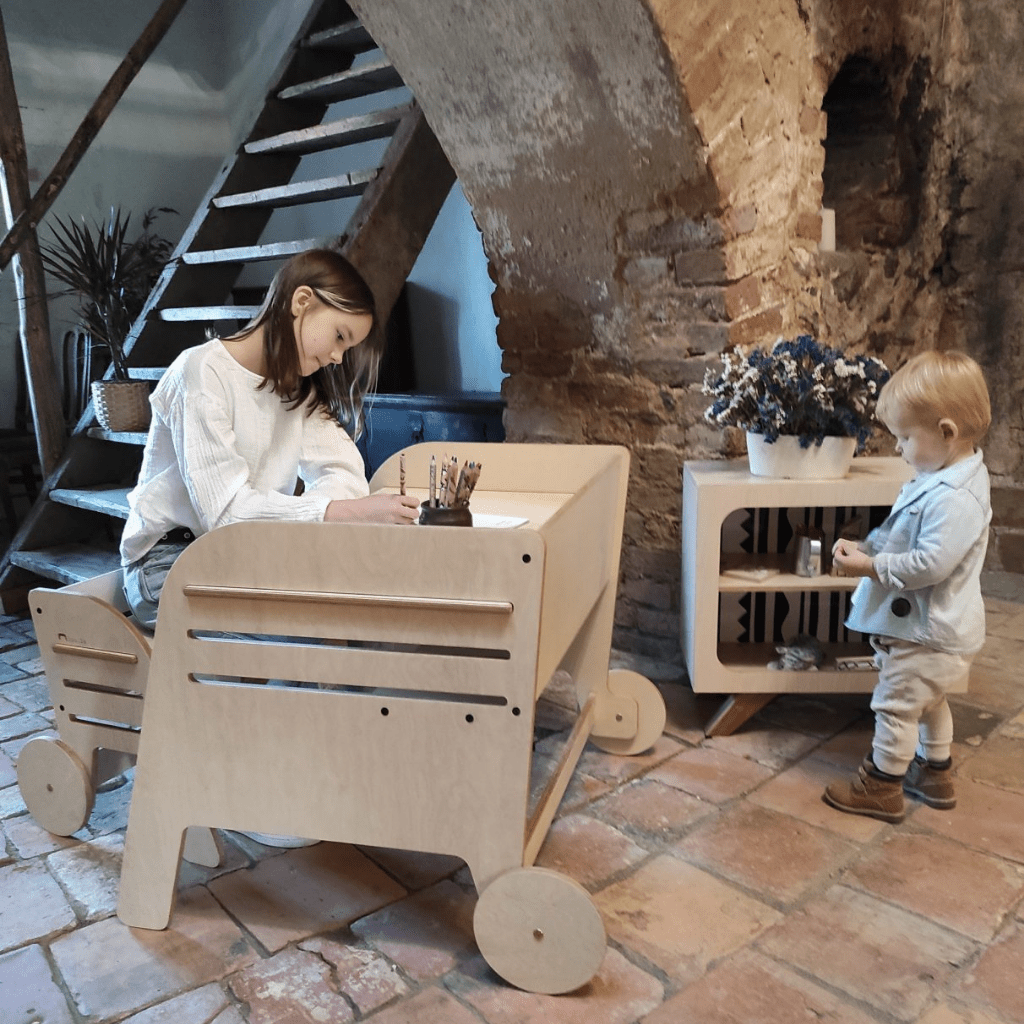 Ensemble Table & Chaise Évolutif "Wagon Wheel" – 1 - 10 ans (Luula) en | Motricidade Tinitto – Fabrication européenne