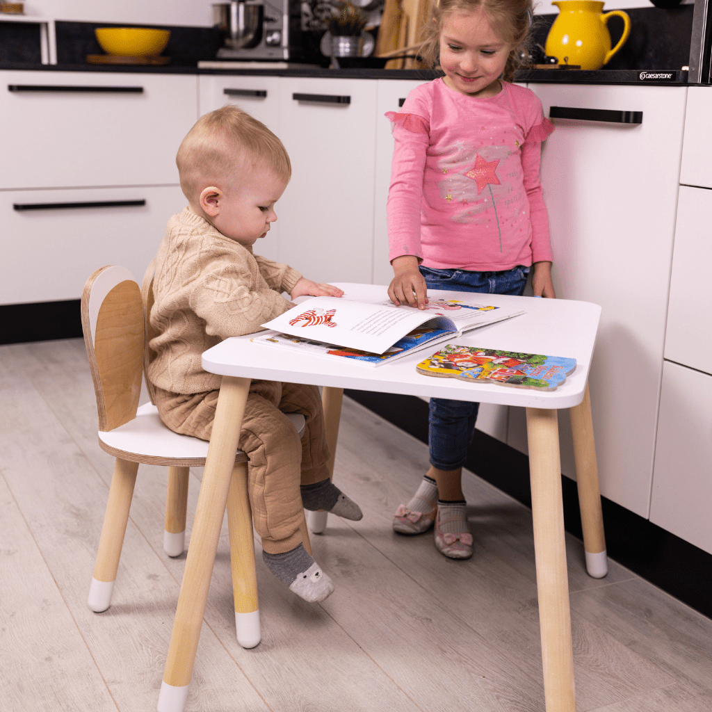 Ensemble Table & Chaise "Little Bunny" – Bois Naturel (2 - 7 ans) en Blanc/Bois | Decoração Tinitto – Fabrication européenne