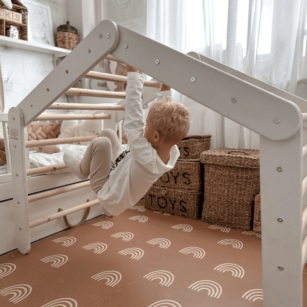 Escada Pikler Grande de Madeira - Cinza | Motricidade Tinitto – Fabricação europeia