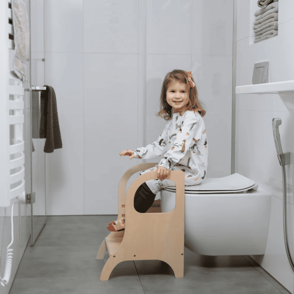 Taburete con escalón escalable para niños MIIMO® en BurlyWood | Motricidade Tinitto – Fabricación europea