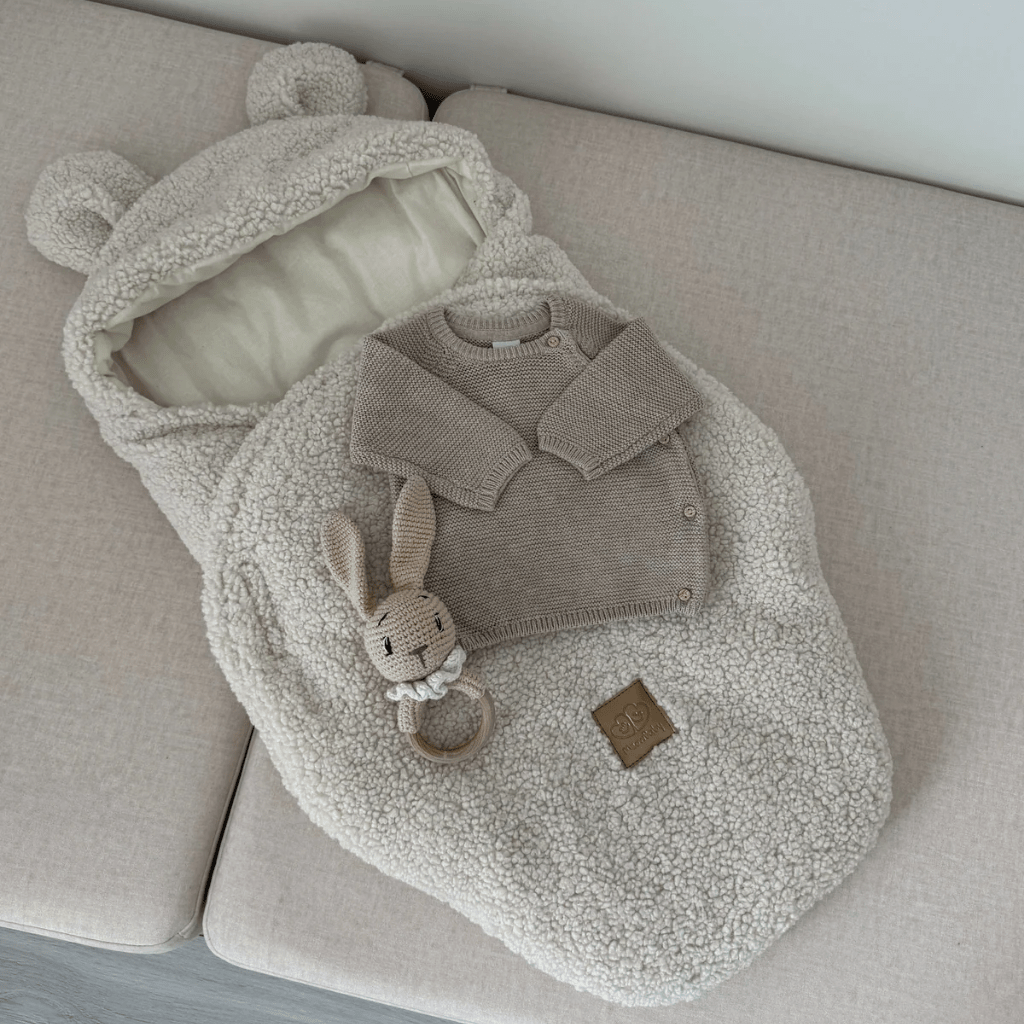 Nid d'Emmaillotage Évolutif avec Oreilles d'Ours – Bearly Cremeux en | Conforto Tinitto – Fabrication européenne
