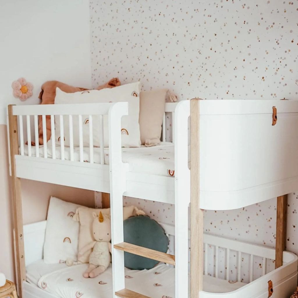 Papel pintado Soft Peas – Canela y rosa polvo | muebles Tinitto – Fabricación europea