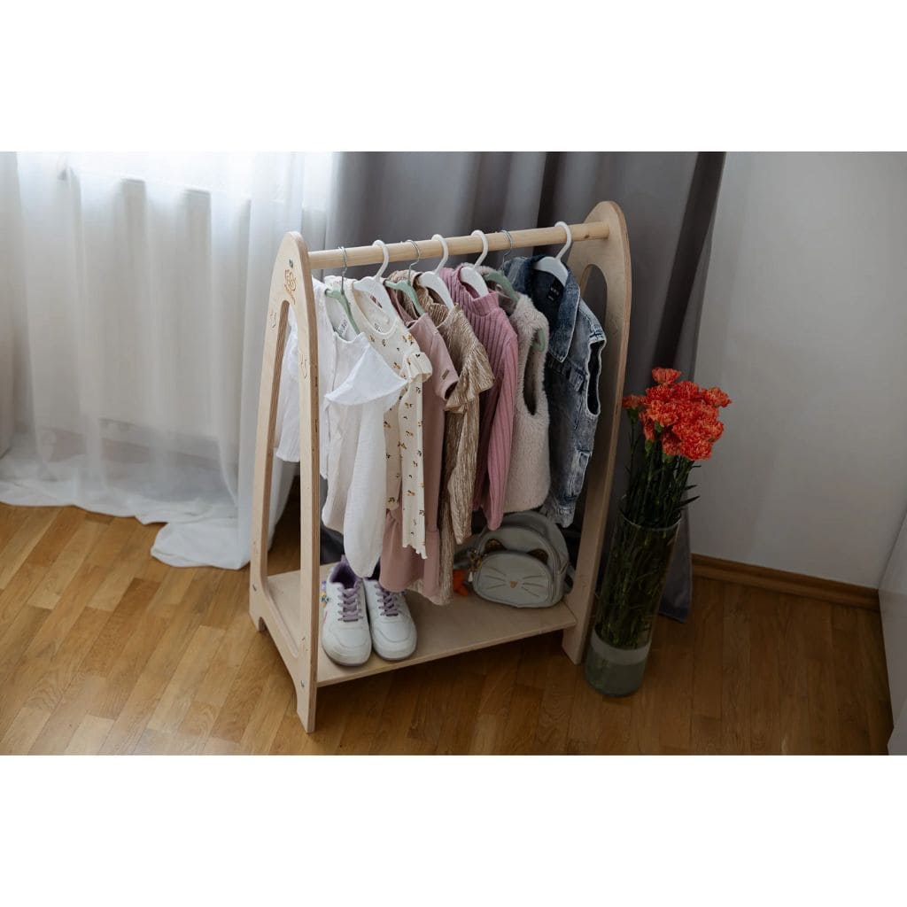 Design de Rack para Roupas Infantis em Madeira Natural | móveis Tinitto – Fabricação europeia