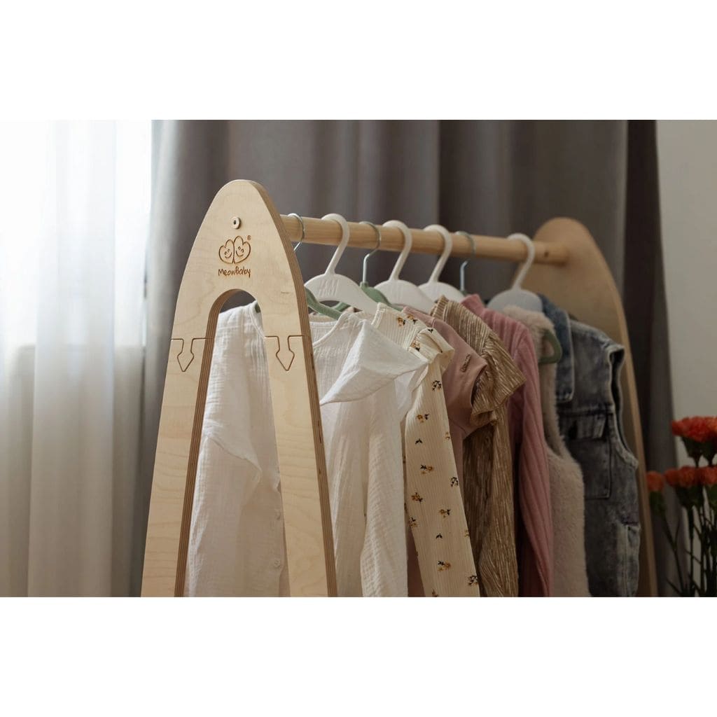 Design de Rack para Roupas Infantis em Madeira Natural | móveis Tinitto – Fabricação europeia