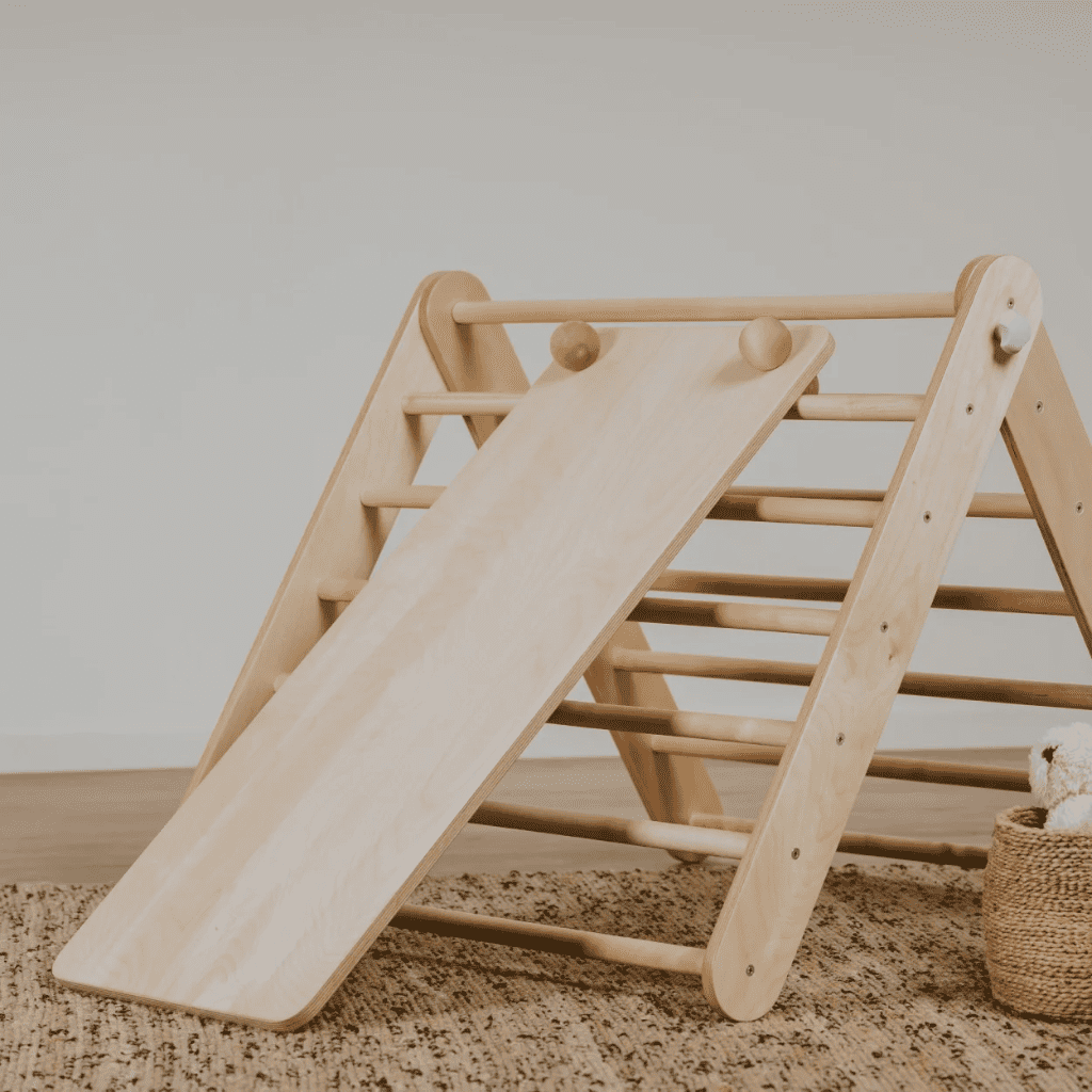 Ramp for the Pikler Triangle and the Swedish Wall in Natural | Motricidade Tinitto – European manufacturing