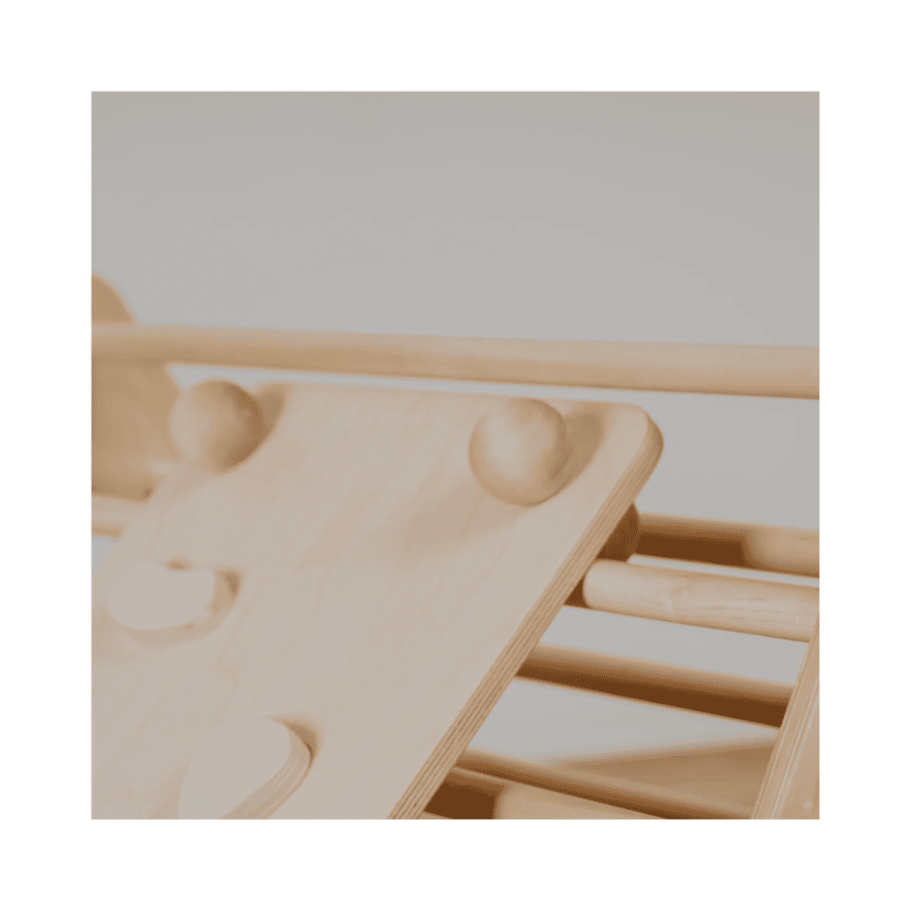 Ramp for the Pikler Triangle and the Swedish Wall in Natural | Motricidade Tinitto – European manufacturing