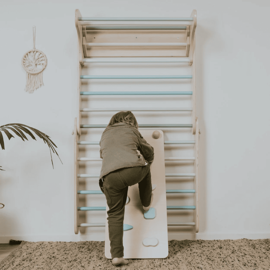 Ramp for the Pikler Triangle and the Swedish Wall in Pastel | Motricidade Tinitto – European manufacturing