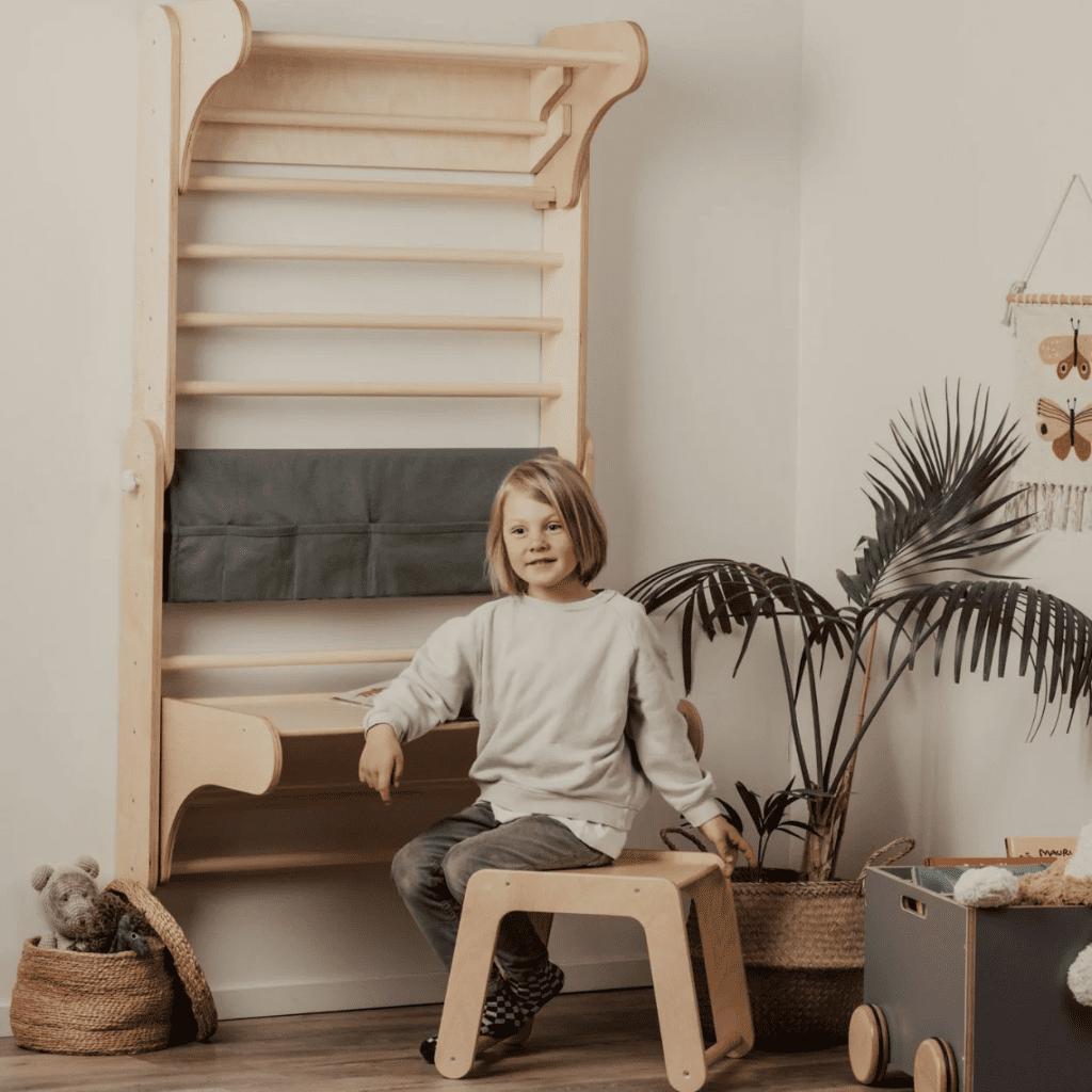 Mesa e Cadeira para o Muro Sueco em | Motricidade Tinitto – Fabricação europeia