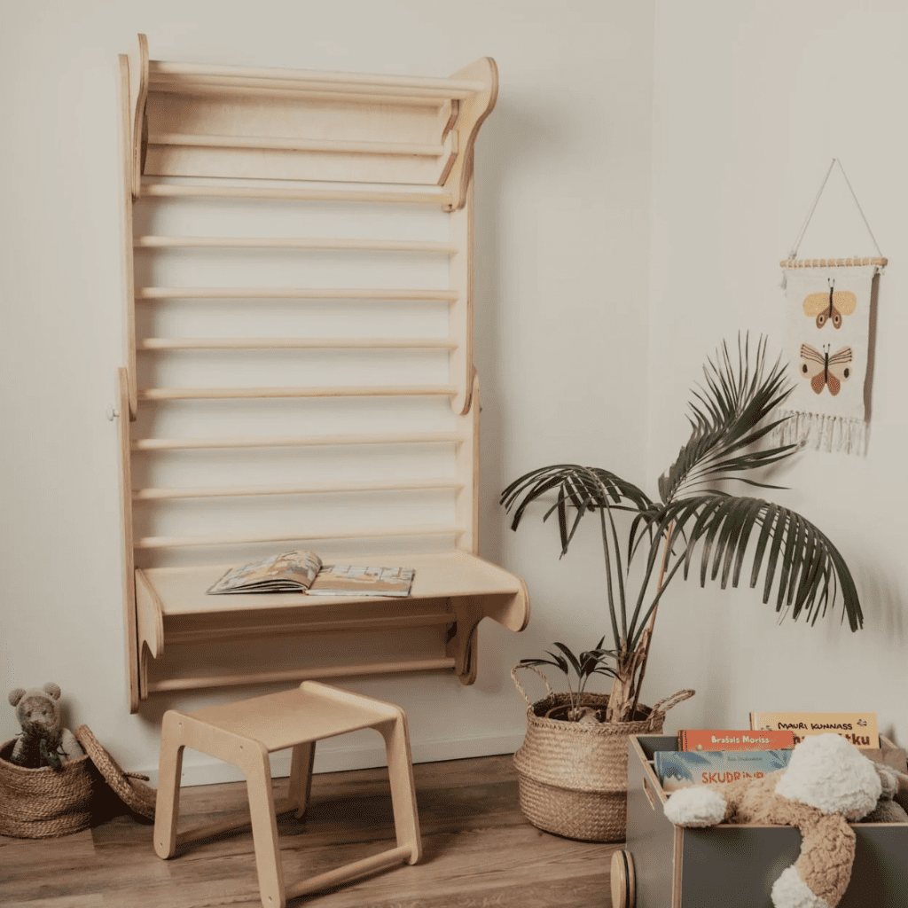 Mesa e Cadeira para o Muro Sueco em | Motricidade Tinitto – Fabricação europeia