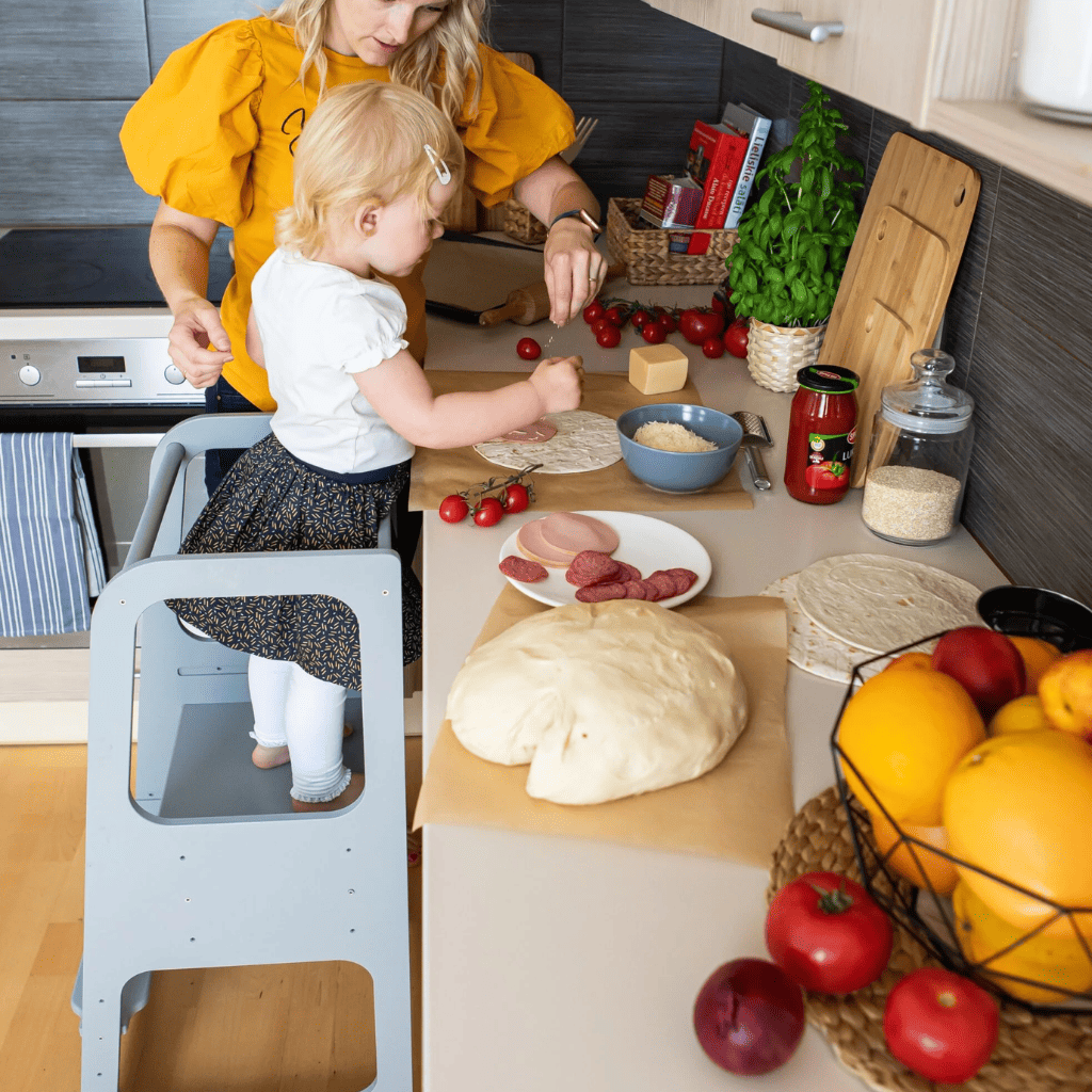 Help tower Montessori in Gray | Motricidade Tinitto – European manufacturing