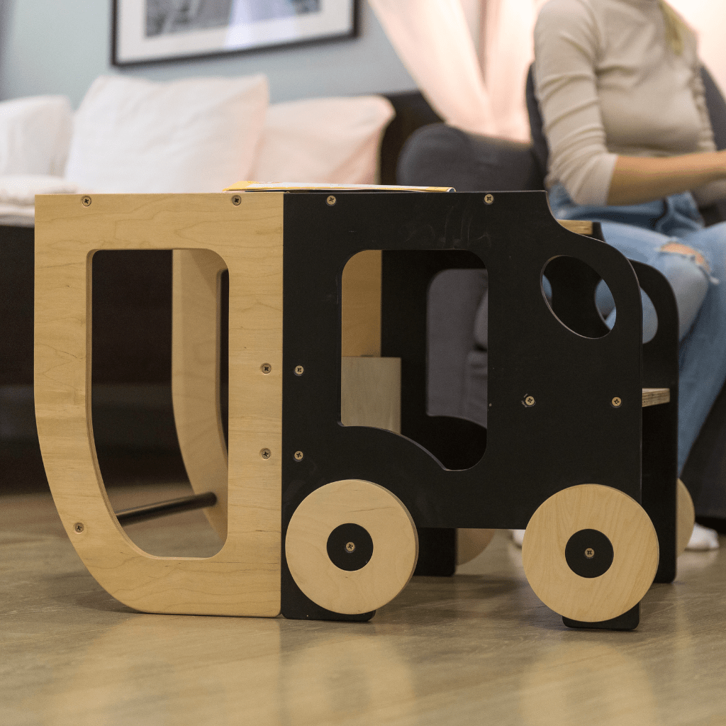 Tour d'Observation Convertible "Little Car" – Bureau & Marchepied 2 - en - 1 en Noir/Bois | Motricidade Tinitto – Fabrication européenne