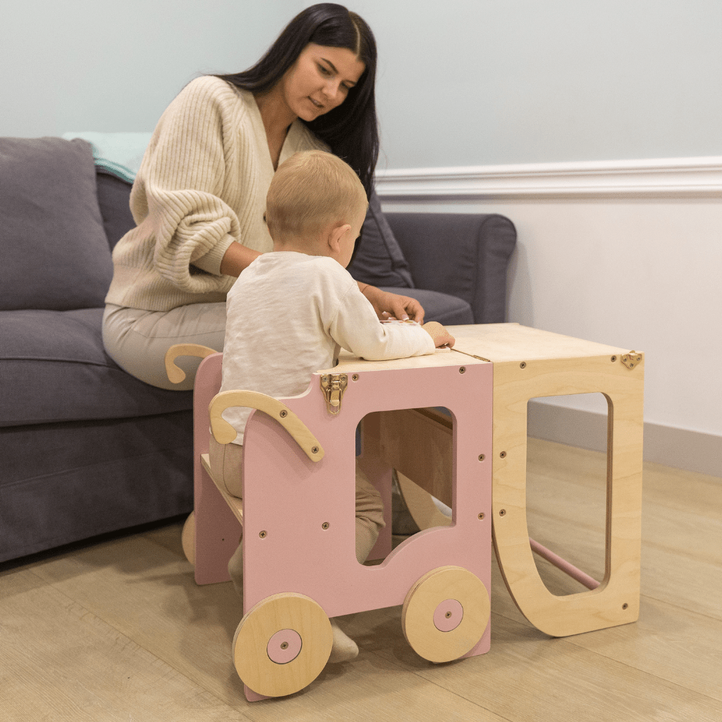 Tour d'Observation "Le Chariot" – Bureau & Éveil 2 - en - 1 en Pink/Bois | Motricidade Tinitto – Fabrication européenne