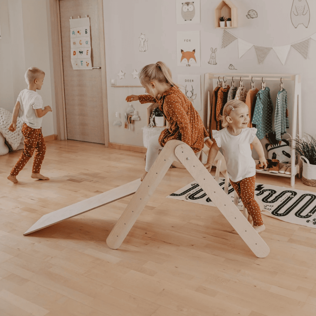 Triángulo de escalada Montessori con rampa en | Motricidade Tinitto – Fabricación europea