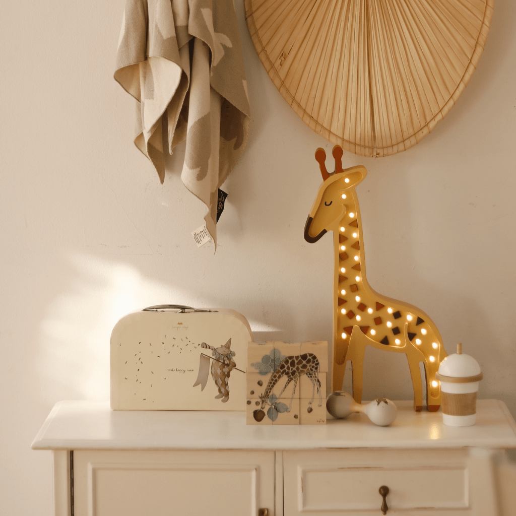 Veilleuse Girafe en Bois de Pin en Jaune | Decoração Tinitto – Fabrication européenne