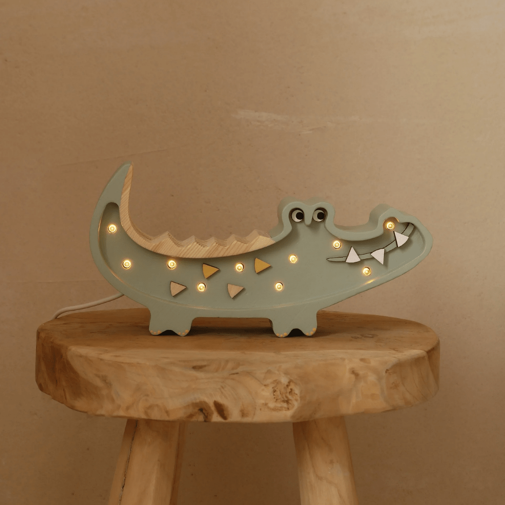 Veilleuse Mini Crocodile en Bois de Pin en Vert | Decoração Tinitto – Fabrication européenne