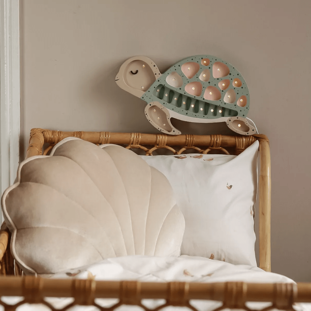 Veilleuse Tortue en Bois de Pin en Ocean | Conforto Tinitto – Fabrication européenne