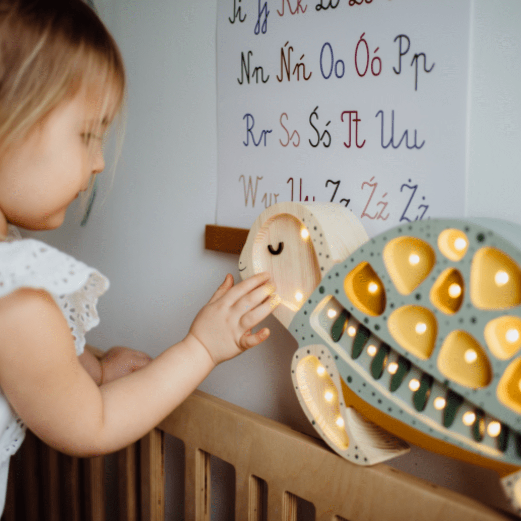 Veilleuse Tortue en Bois de Pin en Ocean | Conforto Tinitto – Fabrication européenne